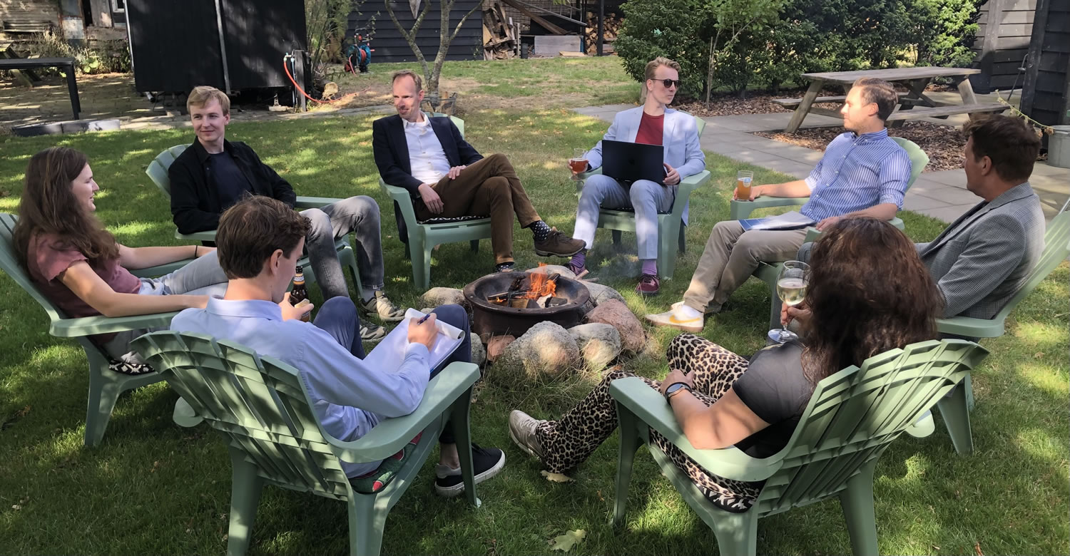 Vergaderen bij kampvuur